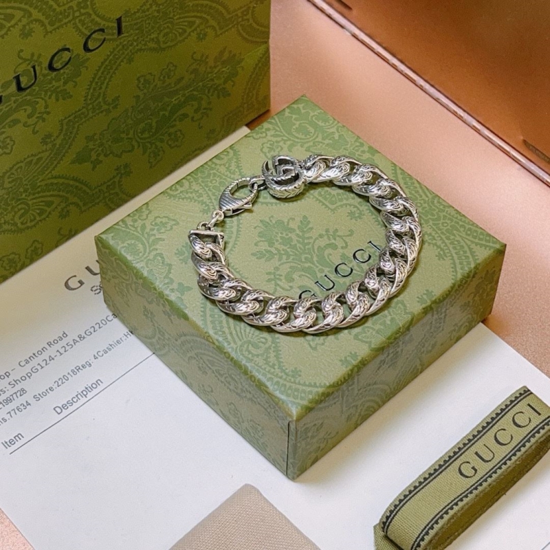 G*u*i bracelets